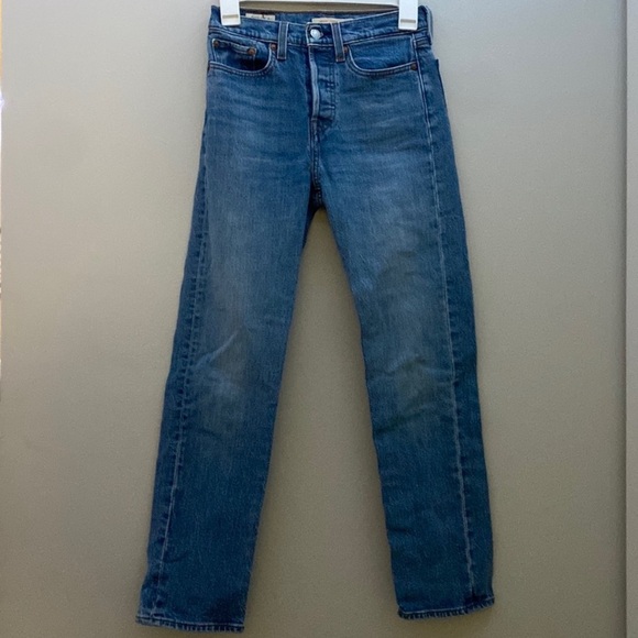 Levi’s Wedgie Straight Jeans Medium Wash 24 - Picture 2 of 10